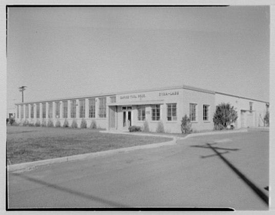 File:Dyna Products, 1075 Stewart Ave., Garden City, Long Island. LOC gsc.5a22698.tif