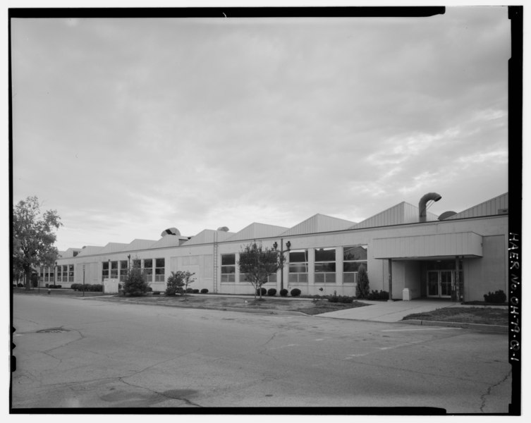 File:EXTERIOR SOUTHWEST VIEW (1991). - Wright-Patterson Air Force Base, Area B, Building 16, Wright Field Laboratory, On D Street from Third to Fifth Streets, Dayton, Montgomery HAER OHIO,29-DAYT.V,1Q-1.tif