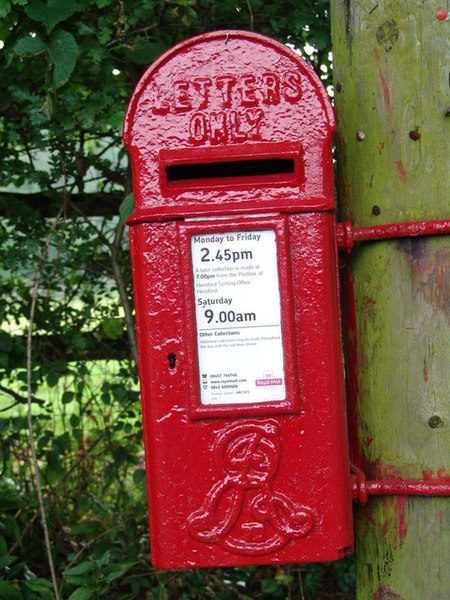 File:Edward VII Lamp box (Box No. HR2 123) at Bacton Crossroads - geograph.org.uk - 943415.jpg