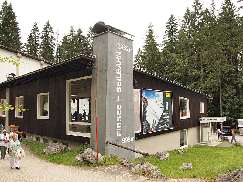 File:Eibseeseilbahn building.jpg