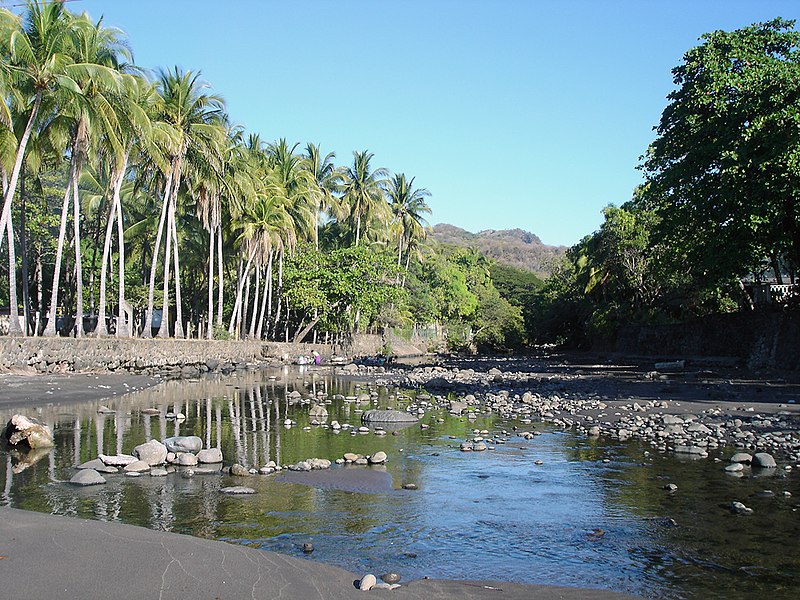 File:El Zonte (01.2011) - panoramio.jpg