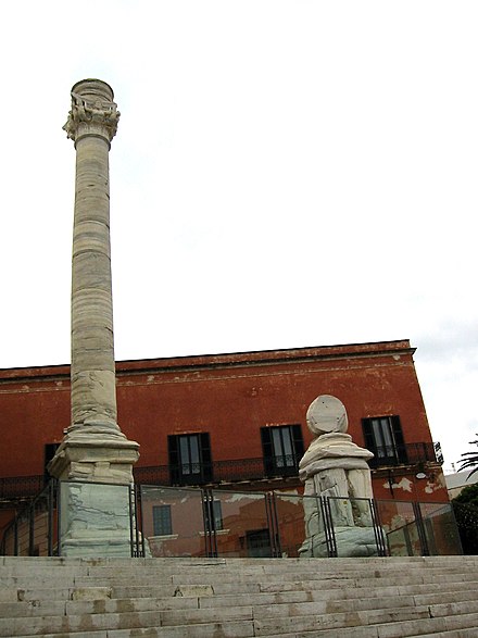 Les deux colonnes marquant la fin de la Voie Appienne à Brindisi.