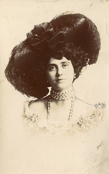 File:Evelyn Selbie, stage actress (SAYRE 9493).jpg