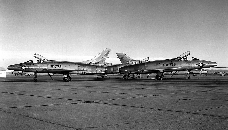 File:F-100As with and without lengthened fin NACA 1955.jpg