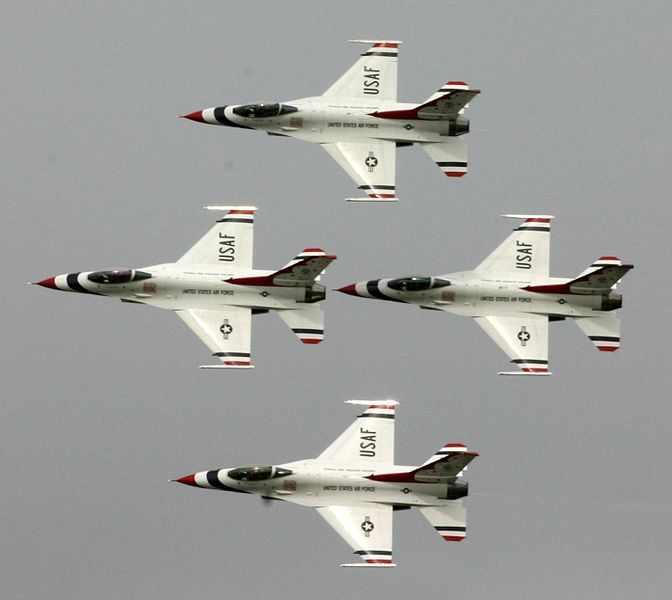 File:F-16 Thunderbirds doing some formation flying (2624004214).jpg