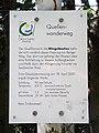 Informationsschild am Klingelbach mit Beschreibung des Bachverlaufs und der Gewässerwerte