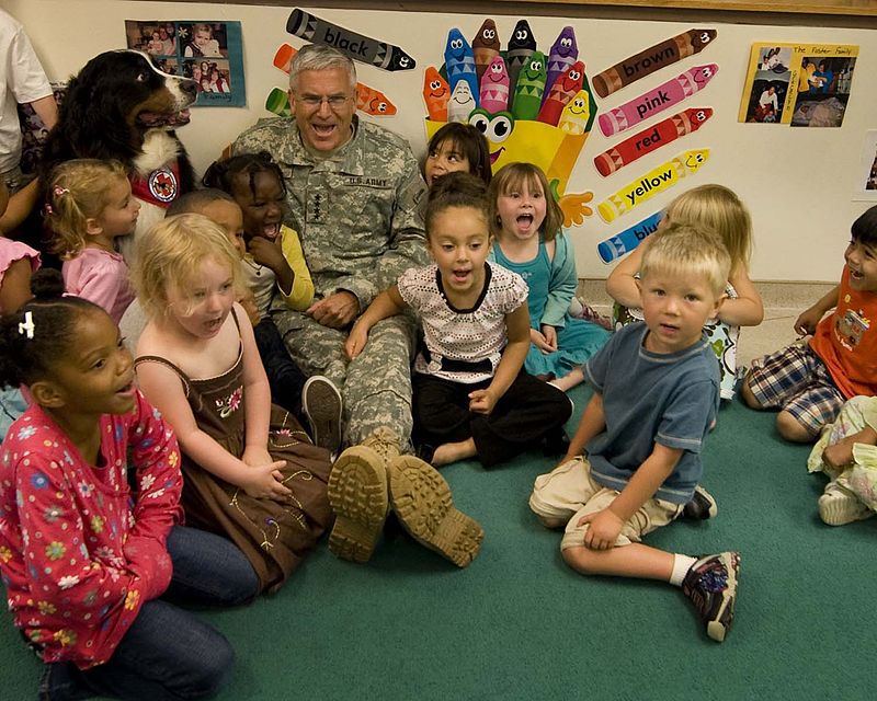 Flickr - The U.S. Army - Story time with General Casey.jpg