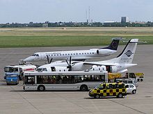 Abfertigung eines gelandeten Flugzeuges auf dem Vorfeld, 2005