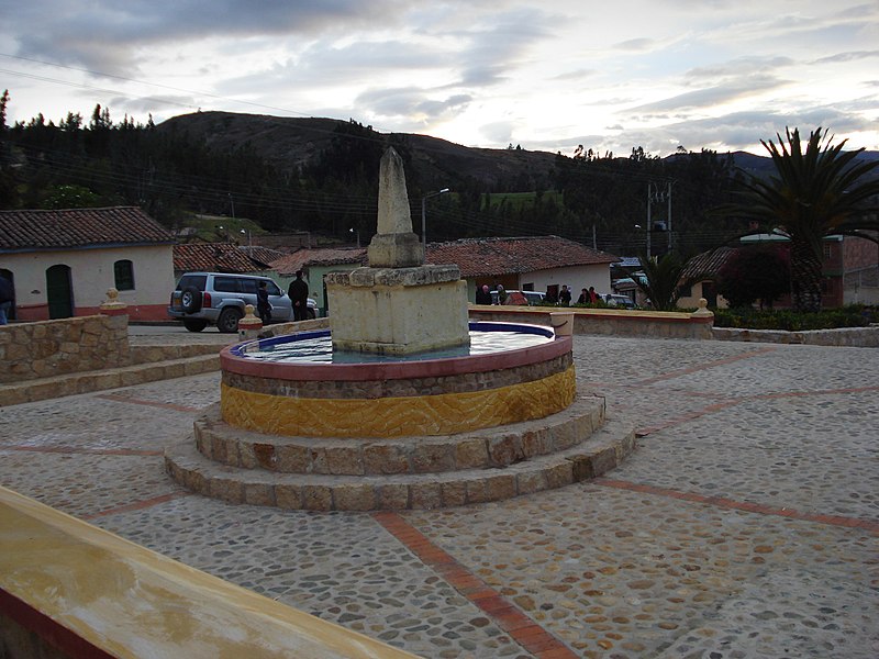 File:Fuente en el parque de Cuitiva - panoramio.jpg