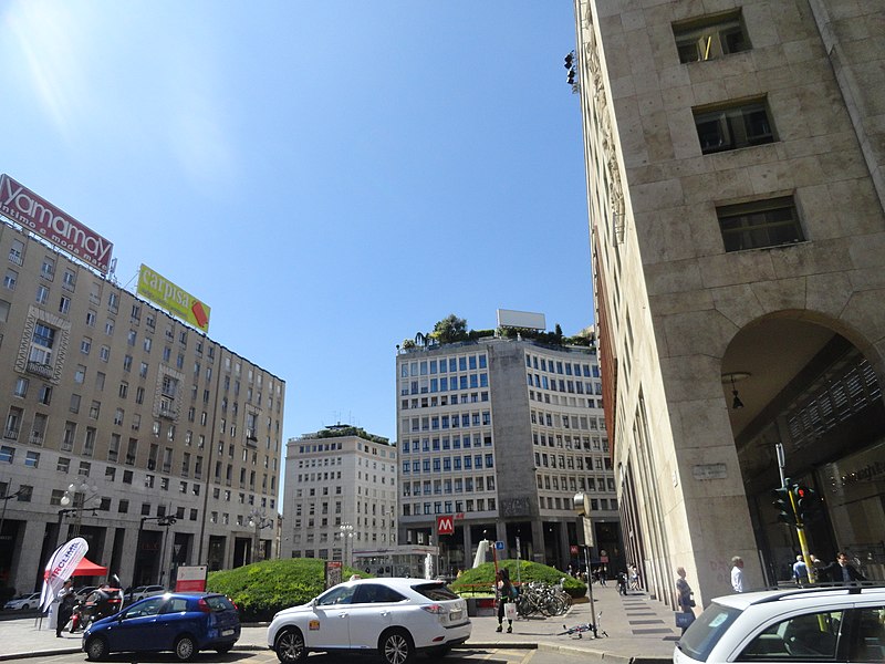 File:Garden on a building, Milan, Italy (9471433331).jpg