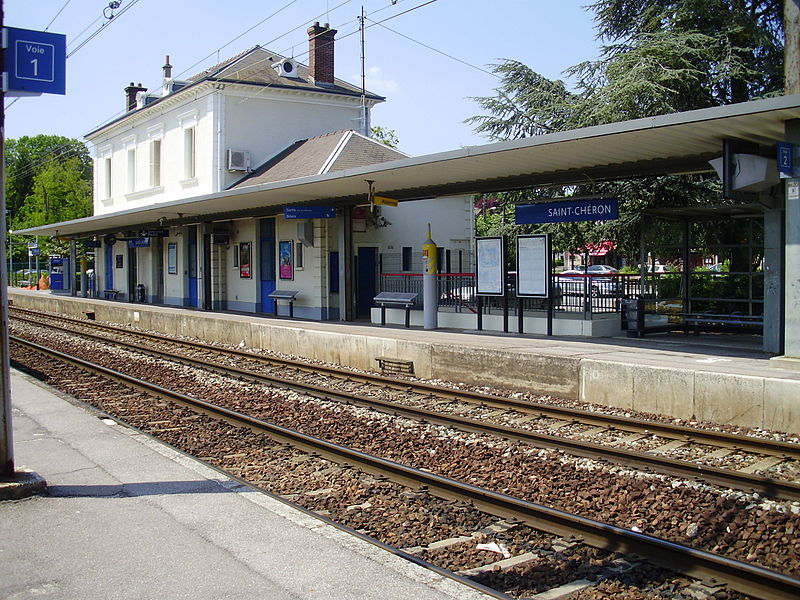 File:Gare de Saint-Chéron 05.jpg