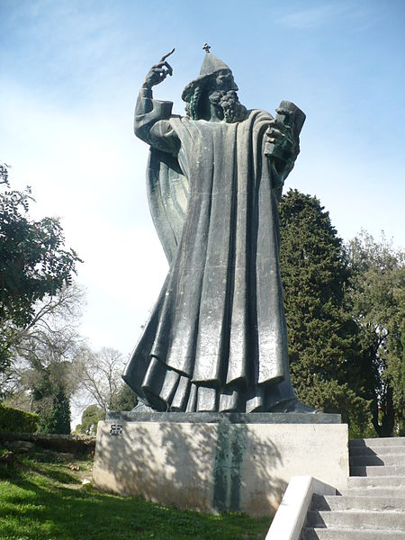 File:Grgur Ninski statue in Split.JPG