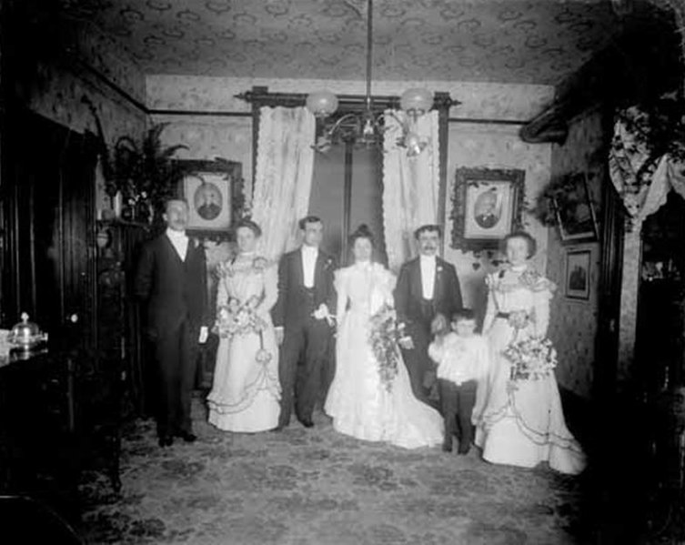 File:Group portrait of a wedding party, bride, groom and attendants 1890.jpg