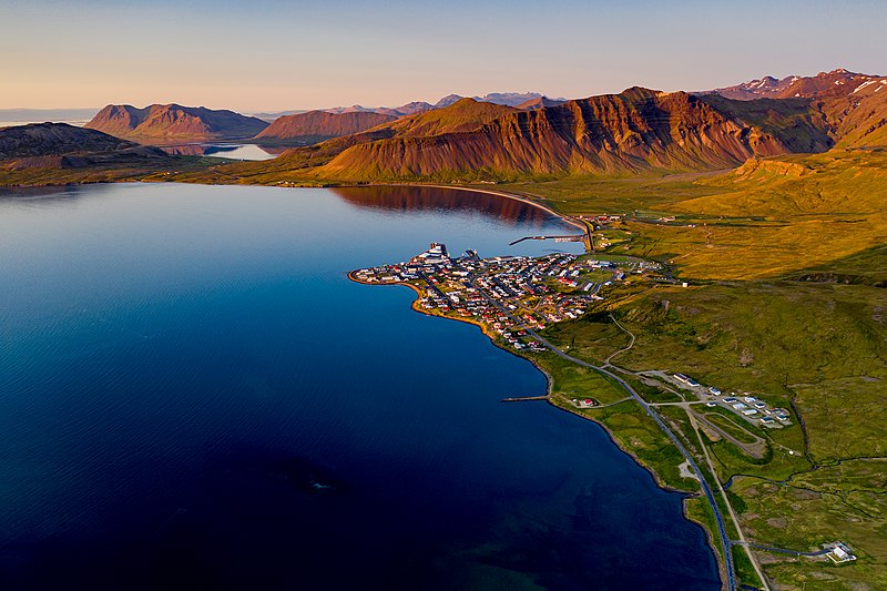 File:Grundarfjörður in the evening sun.jpg