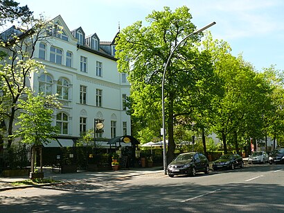 So kommt man zu Koenigsallee, Grunewald, 14193 Berlin mit den Öffentlichen - Mehr zum Ort Hier