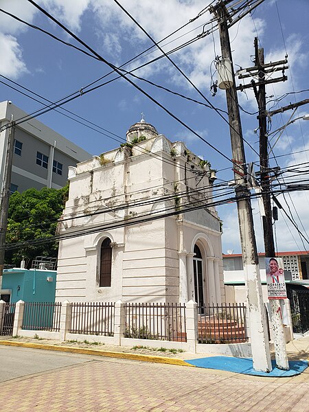 File:Guzman Family Pantheon (side view) in Humacao, Puerto Rico.jpg