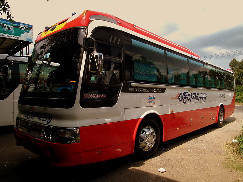 File:HYUNDAI AERO EXPRESS HI CLASS COACH MUNE VIETNAM JAN 2012 (6864376894).jpg