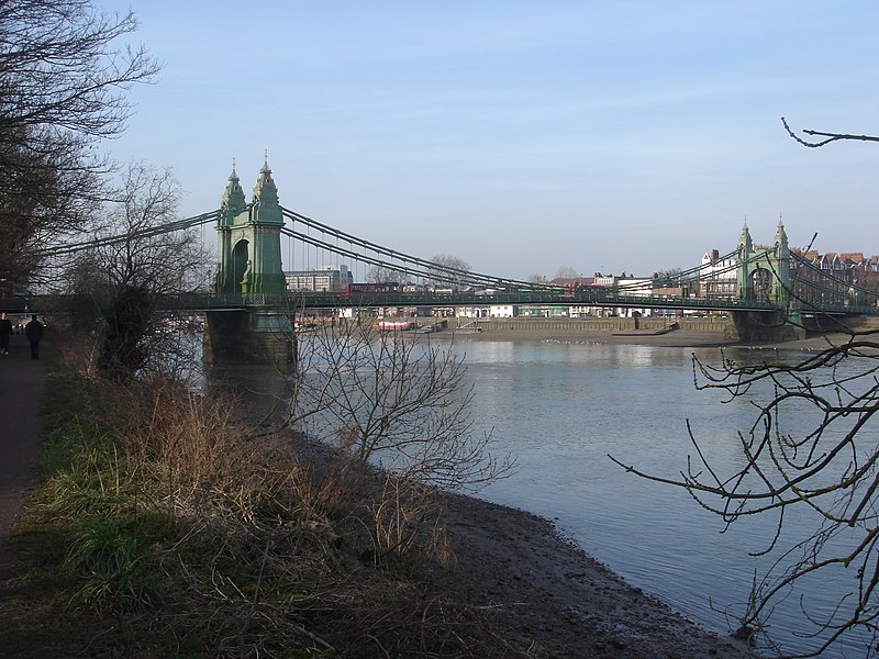 File:Hammersmith Bridge, London 01.JPG