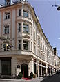 Restored old building on the Hackenstraße with retail and apartments