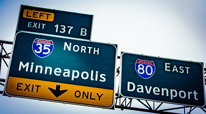 File:I-35 to Minneapolis or I-80 to Davenport (25337733416).jpg