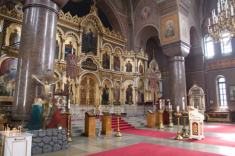 File:Interior of Uspenski Cathedral.jpg