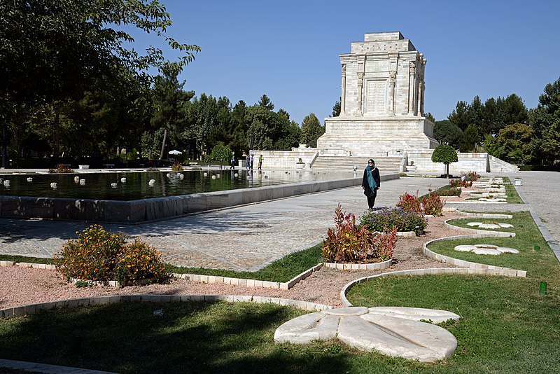 File:Irnh157-Przy Mausoleum Ferdousiego.jpg