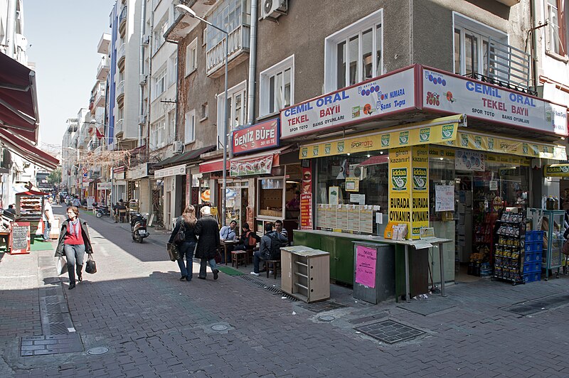 File:Izmir Shopping street in Karşıyaka 6410.jpg