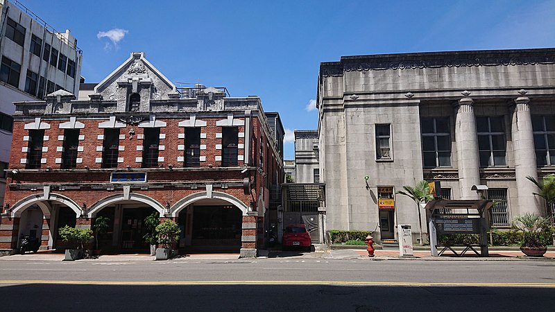 File:Japanese colonial architectures in Taichung - Bank and museum of sun cakes.jpg