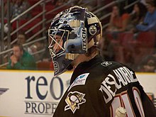 Foto do perfil de Jeff Drouin-Deslauriers de uniforme durante um jogo de hóquei.