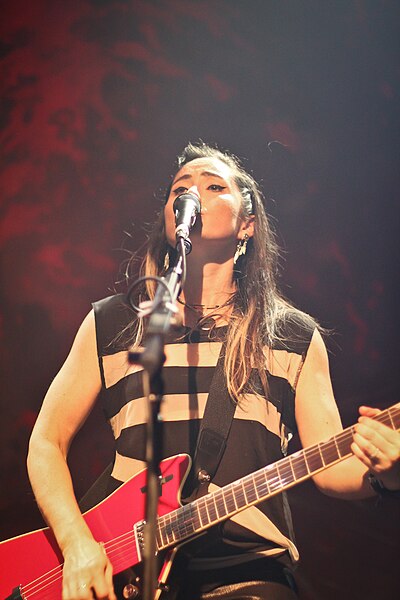 Tunstall performing at The Venue in Vancouver, Canada, 2011