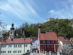 Kallmünz Naabbrücke, Pfarrkirche St.Michael und Burgruine - panoramio.jpg