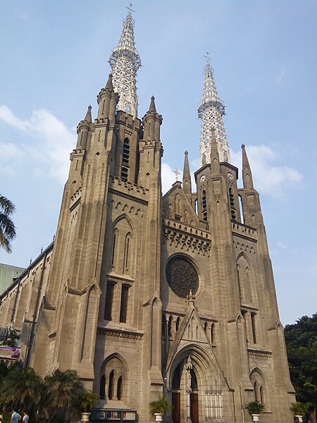 File:Katedral Jakarta 2016 Bennylin 01.jpg