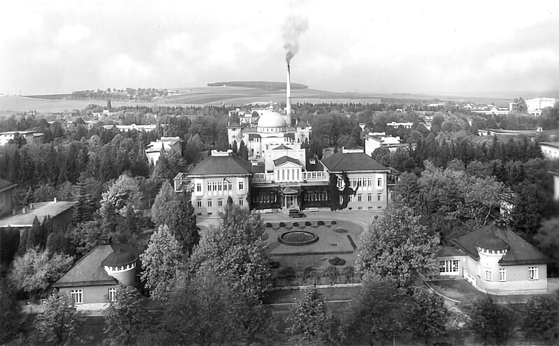 File:Kremsier Heilanstalt Postkarte.jpg