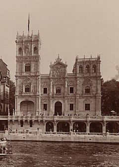 La Rue des nations, Exposition Universelle 1900 (cropped). Pavillon royal de l'Espagne.jpg