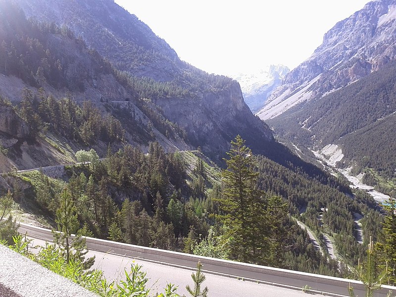 File:Lacets du col de l'Echelle - panoramio.jpg