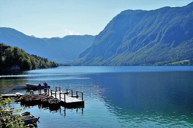 File:Lake-bohinj-2554799.jpg