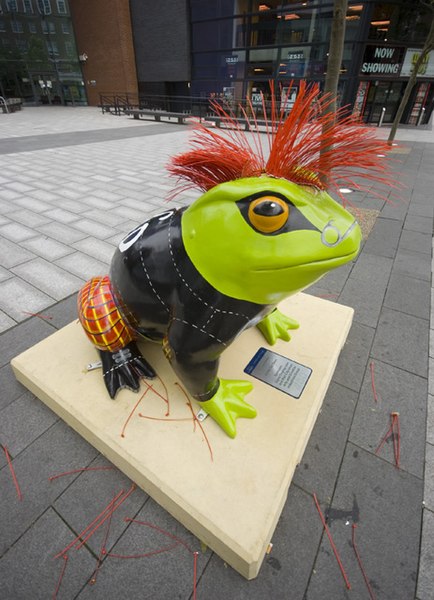 File:Larkin toad, Hull (2) - geograph.org.uk - 1965740.jpg