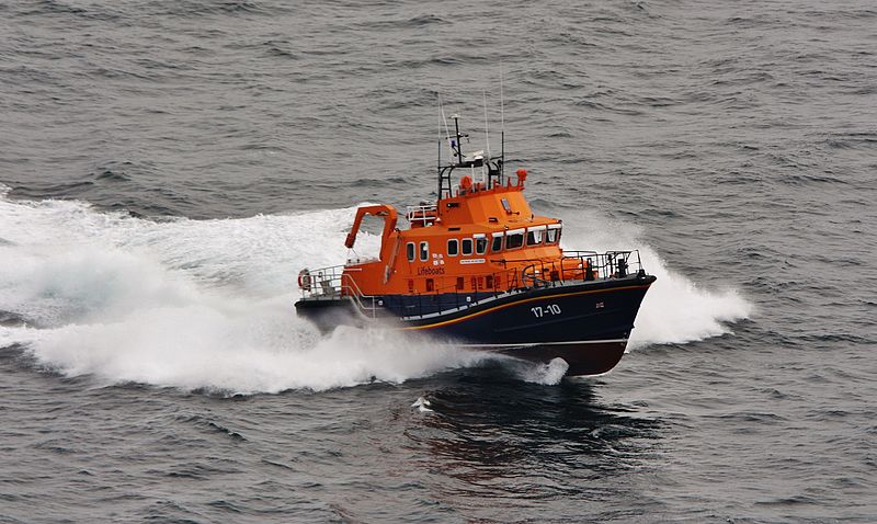 File:Lifeboat 17-10 off Sumburgh Head (14652136239).jpg