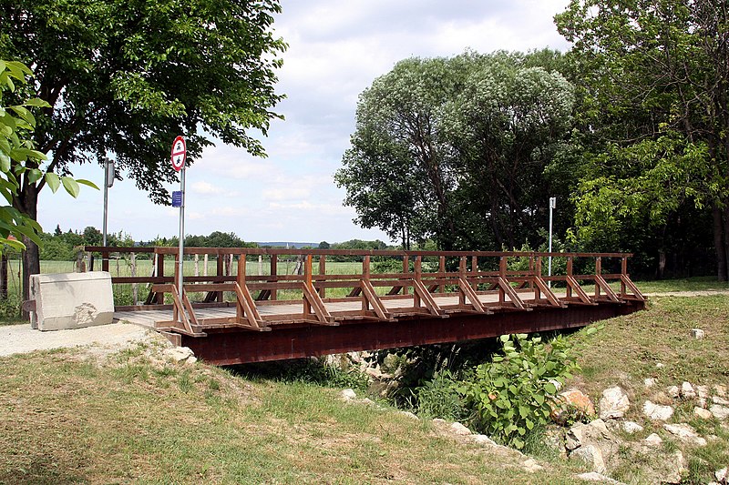 File:Loipersbach im Burgenland - Grenzbrücke zu Ungarn über den Tauscherbach (01).jpg