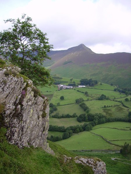 File:Looking Crag - geograph.org.uk - 496919.jpg