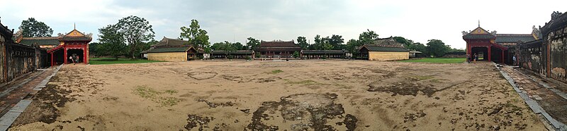 File:Looking toward the Great Palace Gate in the Imperial City of Huế.jpg