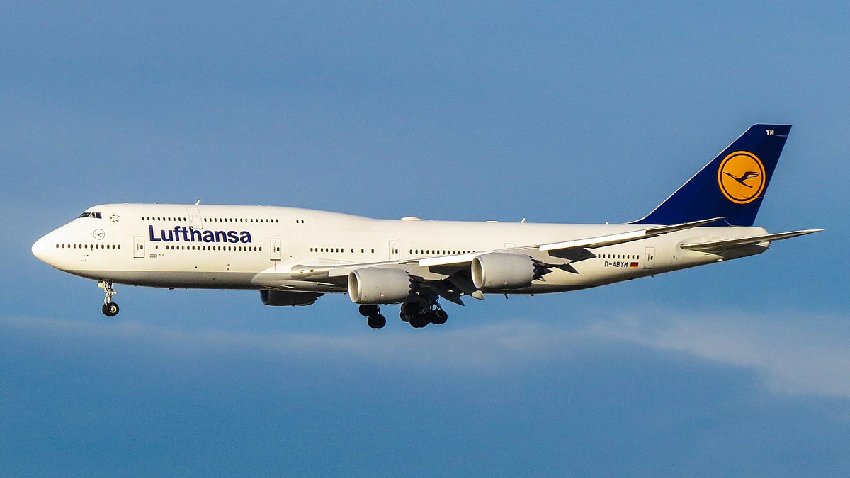 1200px Lufthansa Boeing 747 8 (16278574162)