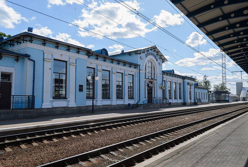 File:Lyubotyn Train Station (02).jpg