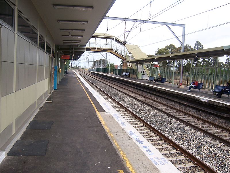 File:Macquarie Fields Station 3.jpg