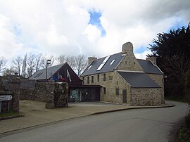 The town hall in Tréouergat