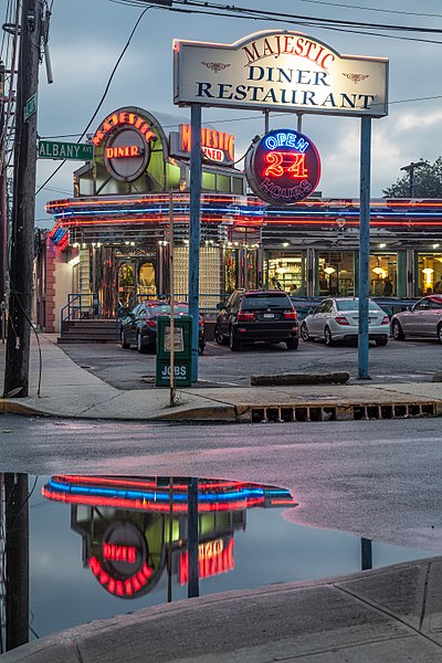 File:Majestic Diner, Westbury New York.jpg