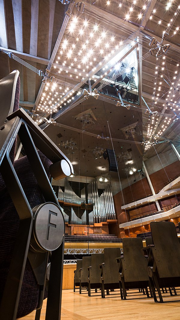 Main auditorium interior, showing the pipe organ