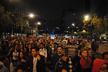 La manifestación partió de la sede de la Procuraduría General de la República (PGR) a la Plaza de la Constitución.