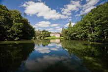 Manoir du Plessix Meen depuis l'étang