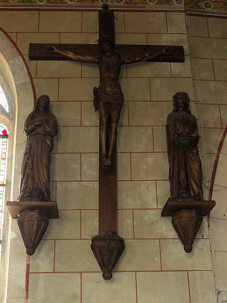 File:Marolles-les-Braults (Sarthe) église, calvaire de trois statues.jpg